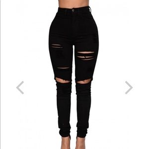 Fashion Nova black skinny ripped jeans NWOT